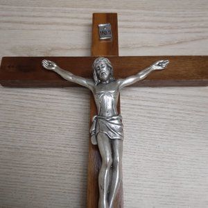 SILVER METAL AND WOOD CRUCIFIX NEW